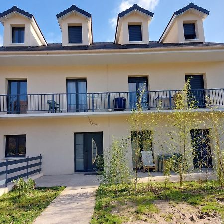 Residence De La Gare, Chambre Meublee لونغجومياو المظهر الخارجي الصورة