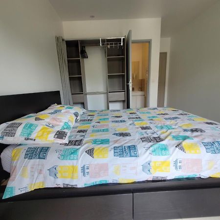 Residence De La Gare, Chambre Meublee لونغجومياو المظهر الخارجي الصورة