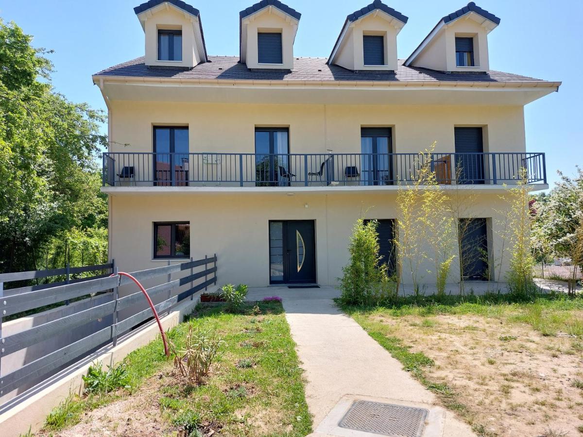 Residence De La Gare, Chambre Meublee لونغجومياو المظهر الخارجي الصورة